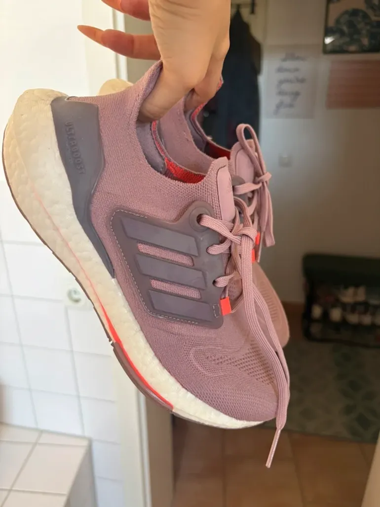 Used Adidas Ultraboost 22 bike — image 3 of 4