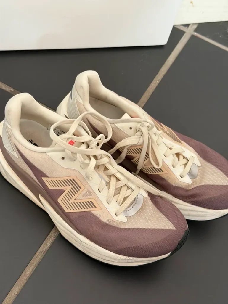 Used New Balance FuelCell Rebel bike — image 2 of 7