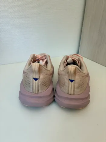 Used Asics Novablast 5 bike — image 5 of 11