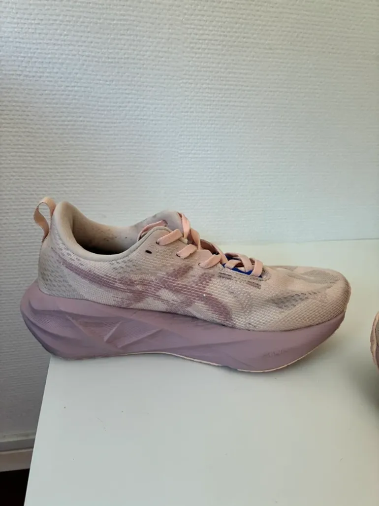 Used Asics Novablast 5 bike — image 7 of 11