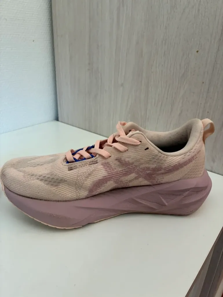 Used Asics Novablast 5 bike — image 6 of 11