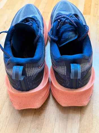 Used Asics Novablast 3 bike — image 7 of 13