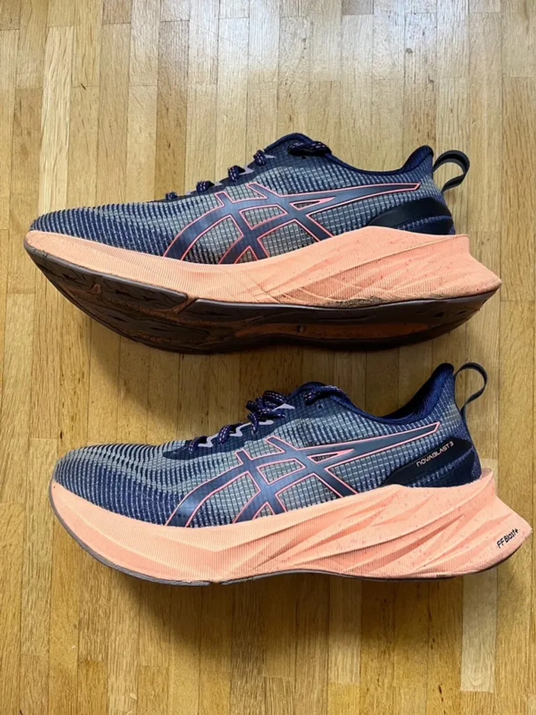 Used Asics Novablast 3 bike — image 3 of 13