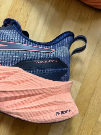 Used Asics Novablast 3 bike — image 5 of 13