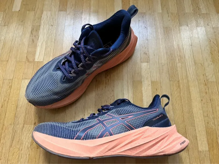Used Asics Novablast 3 bike — image 2 of 13