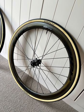 Brugt Zipp 303 Firecrest 2023 bike — billede 2 af 8