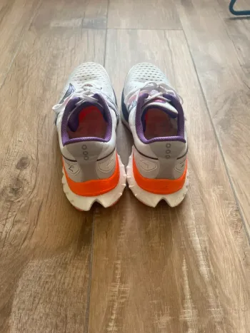 Used Saucony Endorphin Speed 3 bike — image 2 of 4