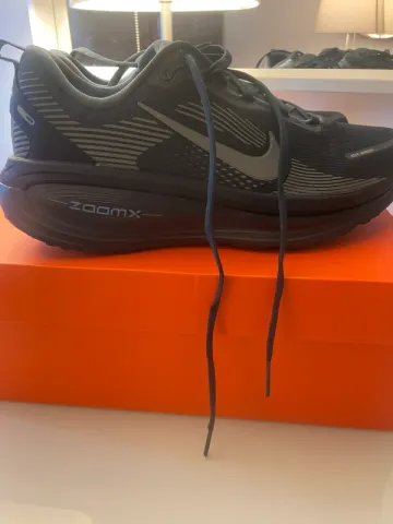 Gebrauchtes Nike Vomero 18 Running Shoes