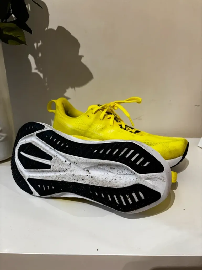 Použité Asics Novablast 5 bike — obrázek 2 z 3