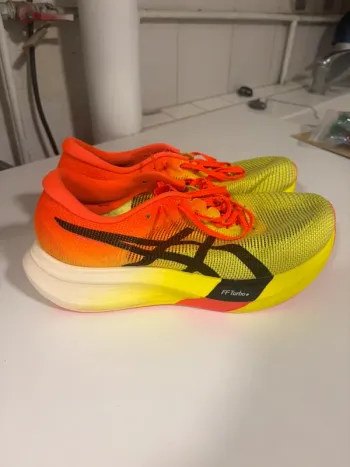Použité Asics Meta speed Paris bike — obrázek 1 z 6