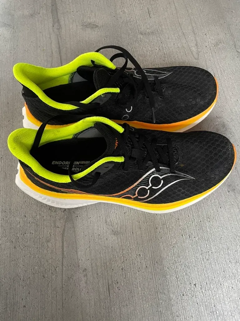 Used Saucony Running Shoes bike — image 2 of 2