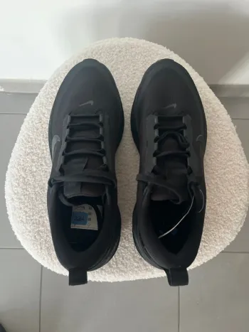 Używany Nike Vomero 18 GTX bike — zdjęcie 4 z 8