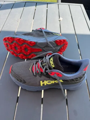 Käytetty Hoka Challenger ATR 7 Running Shoes