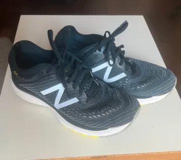Käytetty New Balance 860 Running Shoes