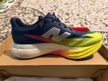 New Balance Fuelcell Supercomp ELITE V5 bike usato — immagine 3 di 7