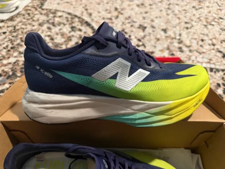 New Balance Fuelcell Supercomp ELITE V5 bike usato — immagine 4 di 7