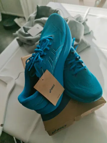 Käytetty Asics Saba Running Shoes