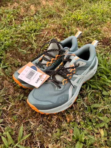 Käytetty Asics Trabuco Terra 3 Running Shoes
