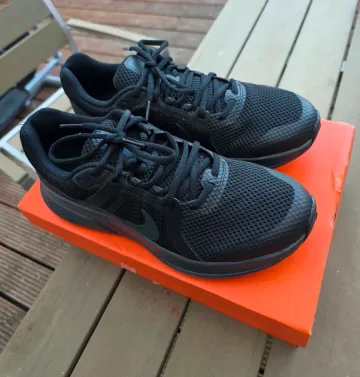 Used Nike Run Swift 2 Running Shoes