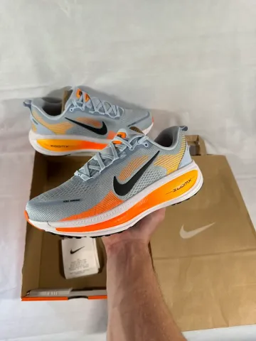 Käytetty Pegasus Vomero 18 Running Shoes