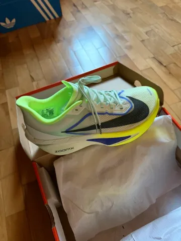 Käytetty Verde Zoom Fly 6 Running Shoes