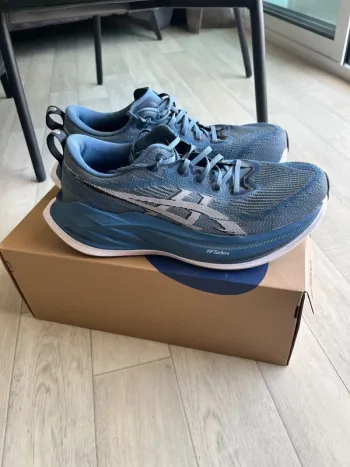 Used Asics Superblast 2 Running Shoes