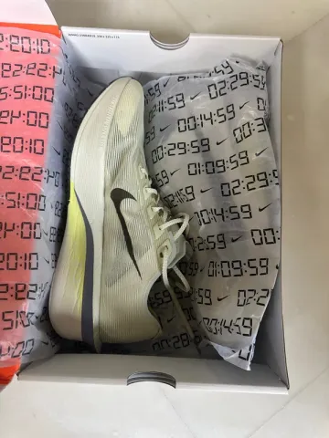 Käytetty Nike Vaporfly 4 Running Shoes