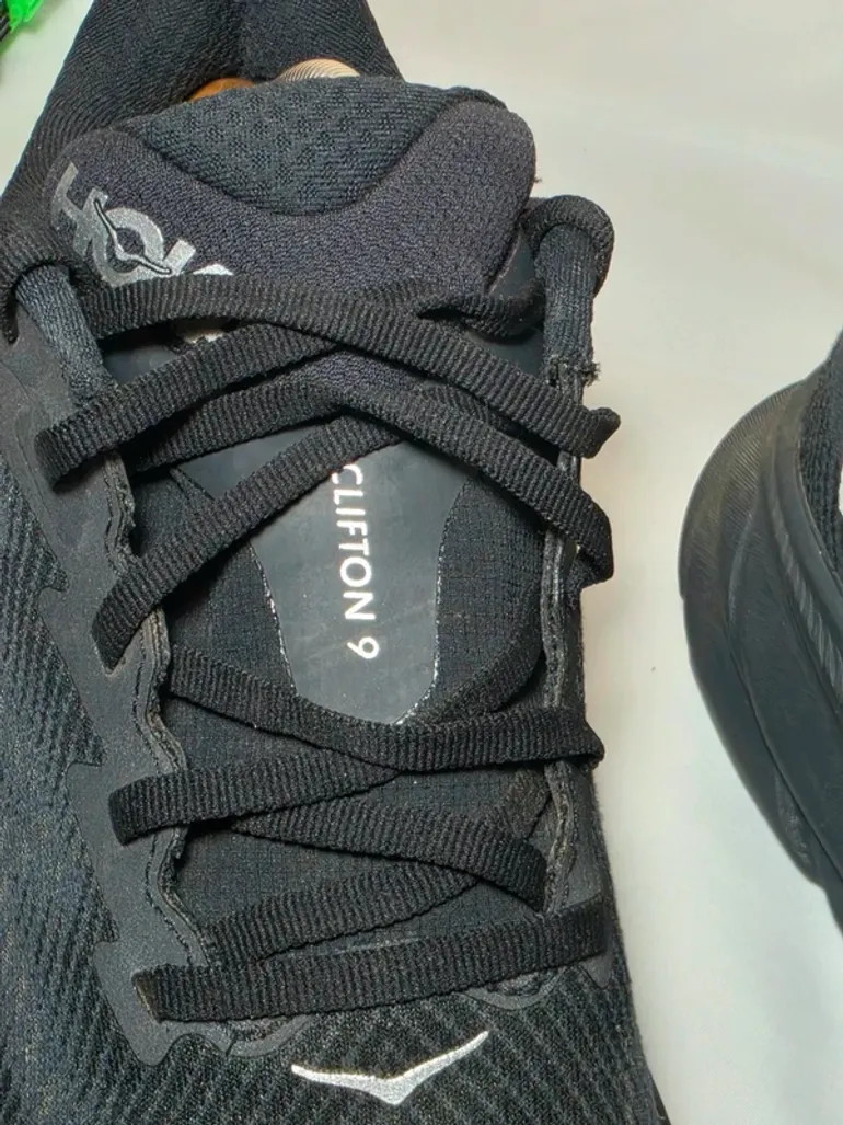 Used Hoka Clifton 9 GTX bike — image 5 of 11