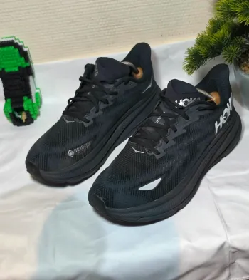 Used Hoka Clifton 9 GTX bike — image 9 of 11