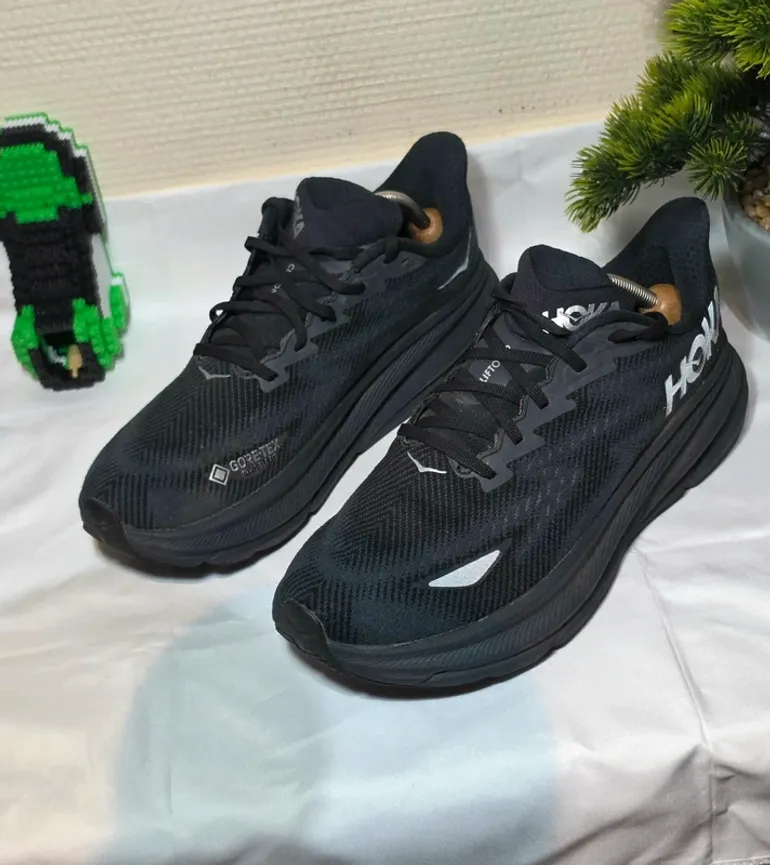 Used Hoka Clifton 9 GTX bike — image 9 of 11