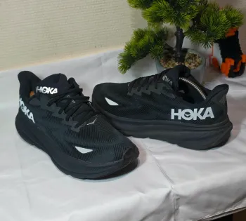 Used Hoka Clifton 9 GTX bike — image 8 of 11