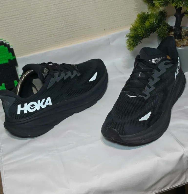 Used Hoka Clifton 9 GTX bike — image 4 of 11