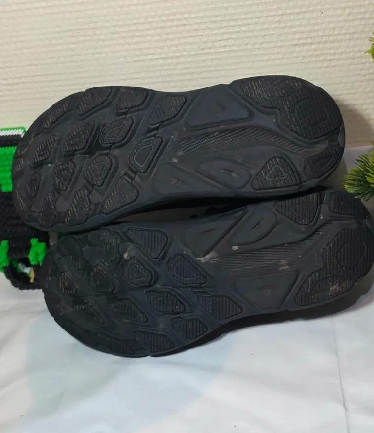Used Hoka Clifton 9 GTX bike — image 10 of 11