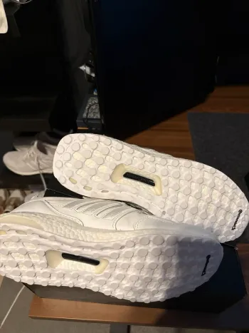 Tweedehands Adidas Ultra Boost bike — afbeelding 4 van 5