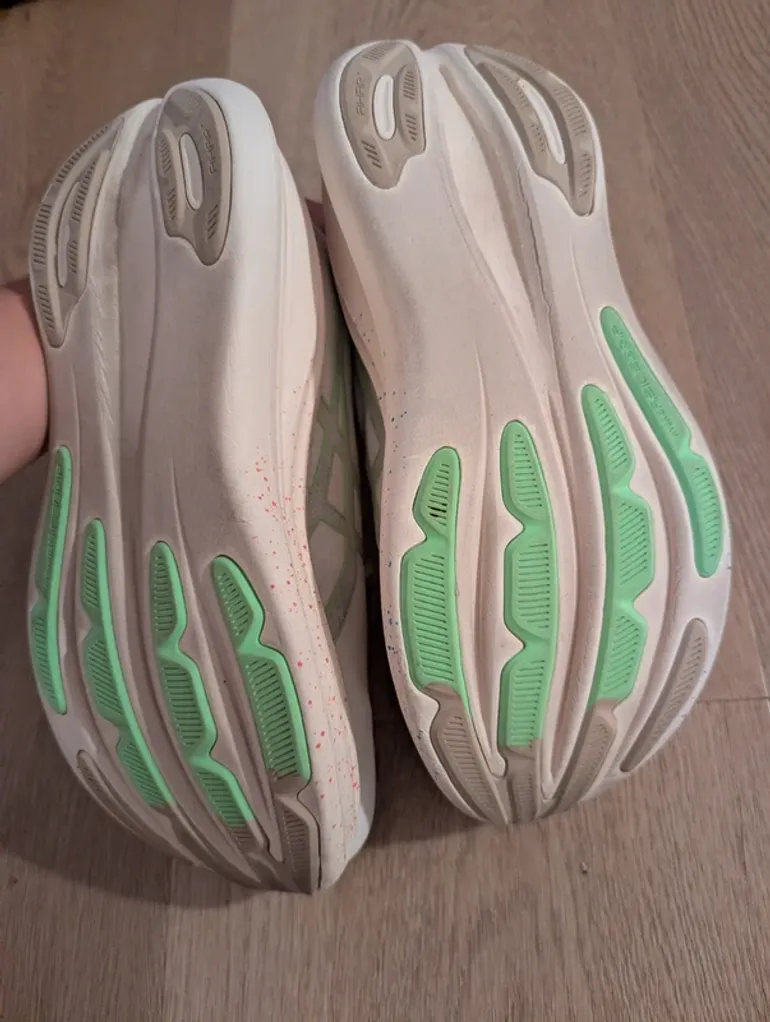 Used Asics Gel Nimbus 28 X Nadia Battocletti bike — image 3 of 4