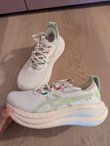 Asics Gel Nimbus 28 X Nadia Battocletti Running Shoes d'occasion