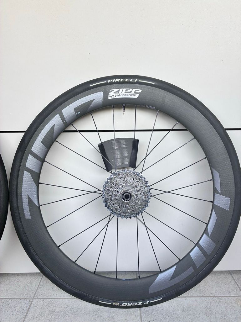 Brugt Zipp 404 Firecrest Disc Wheelset 2026 bike — billede 5 af 9