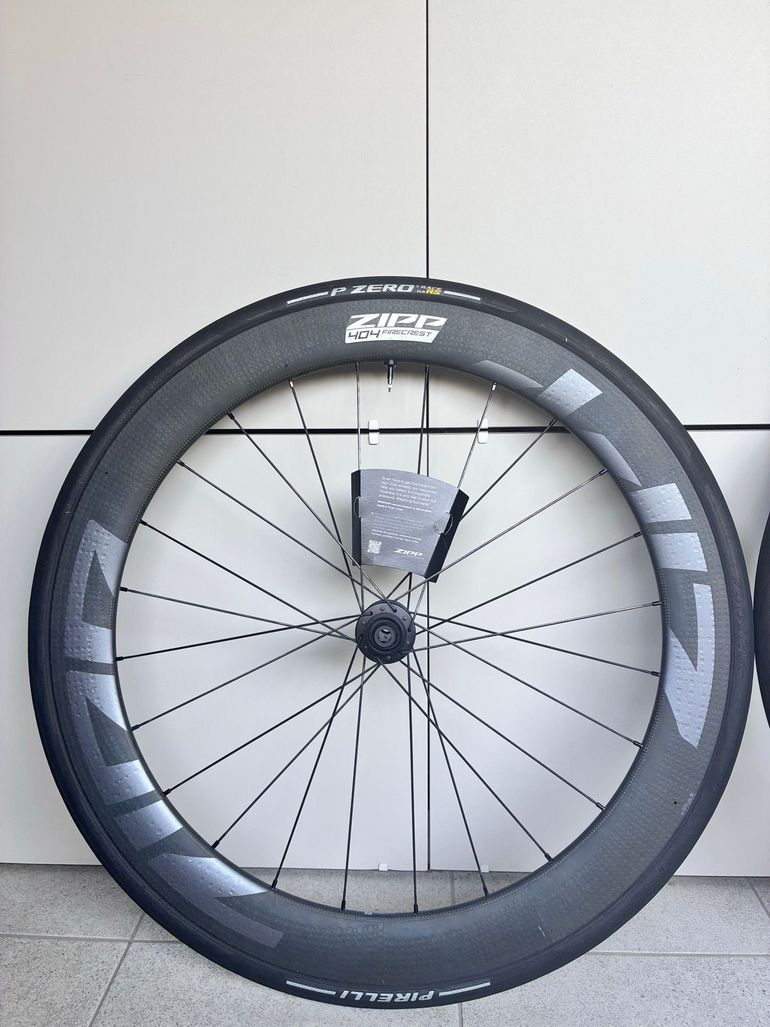Brugt Zipp 404 Firecrest Disc Wheelset 2026 bike — billede 4 af 9
