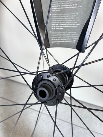 Brugt Zipp 404 Firecrest Disc Wheelset 2026 bike — billede 9 af 9