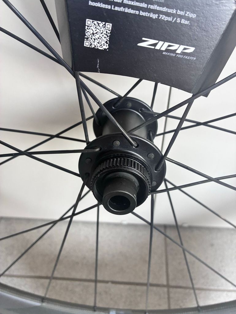 Brugt Zipp 404 Firecrest Disc Wheelset 2026 bike — billede 7 af 9