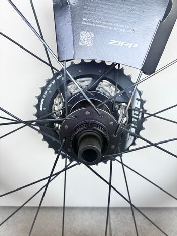 Brugt Zipp 404 Firecrest Disc Wheelset 2026 bike — billede 8 af 9