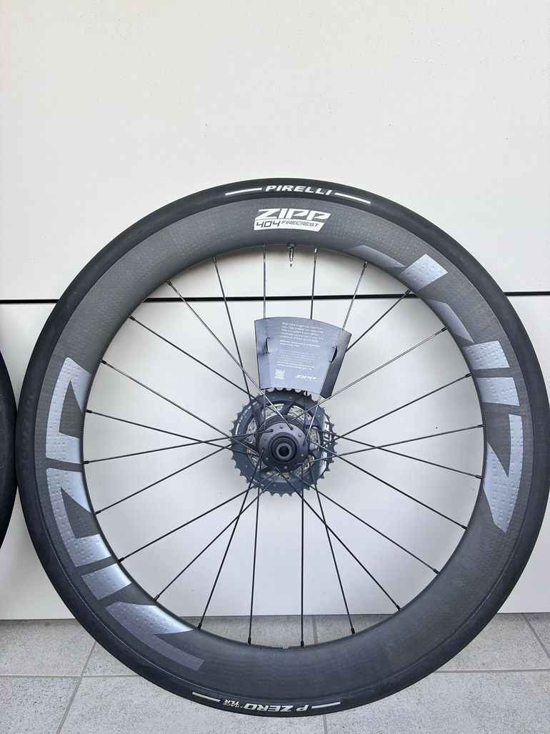 Brugt Zipp 404 Firecrest Disc Wheelset 2026 bike — billede 6 af 9