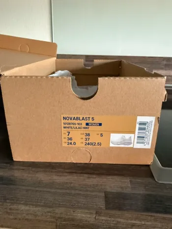 Used Asics Novablast 5 bike — image 1 of 3
