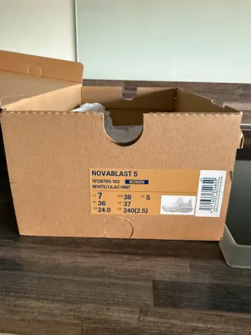 Brugt Asics Novablast 5 Running Shoes