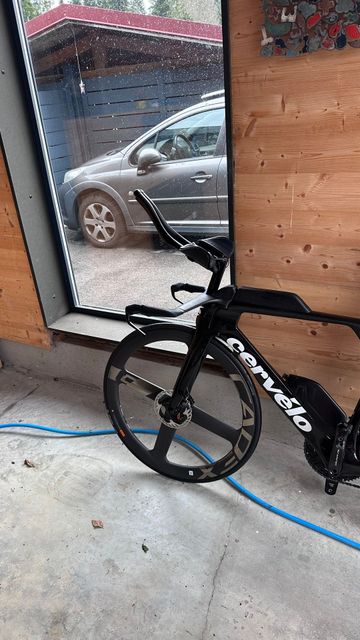 Used Cadex 4-Spoke Wheel 2026 bike — image 2 of 3