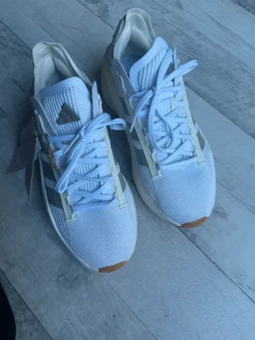 Adidas AVRYN X Running Shoes d'occasion