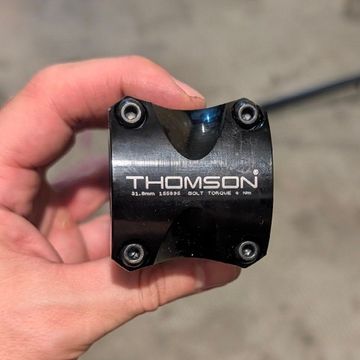 Thomson X4 Stem Cockpit de segunda mano