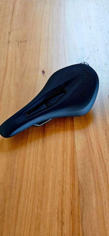 Gebrauchtes Fizik Terra Aidon X5 Saddles & Seatposts