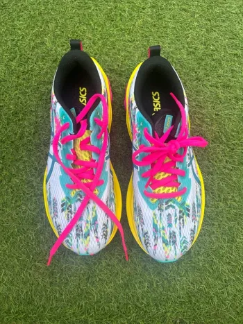 Brugt Asics Novablast 2 bike — billede 1 af 9