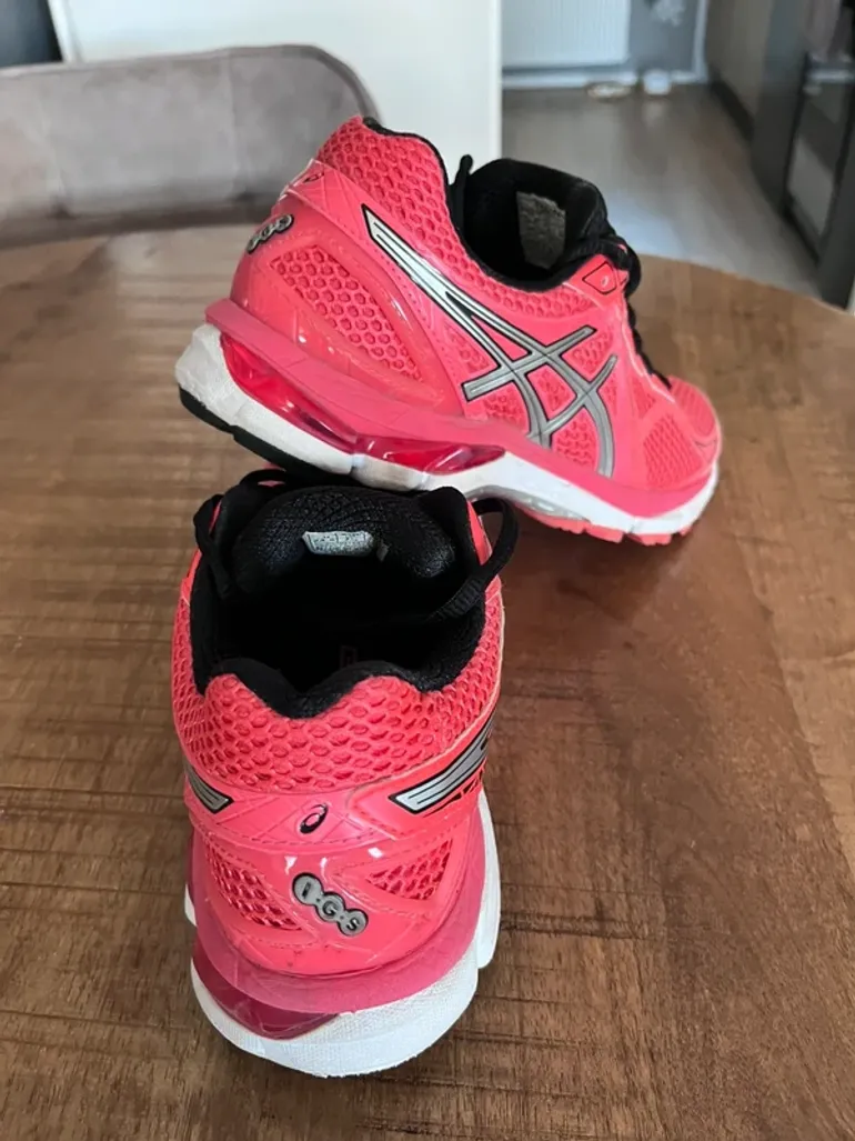 Used Asics GT-2000 bike — image 2 of 6
